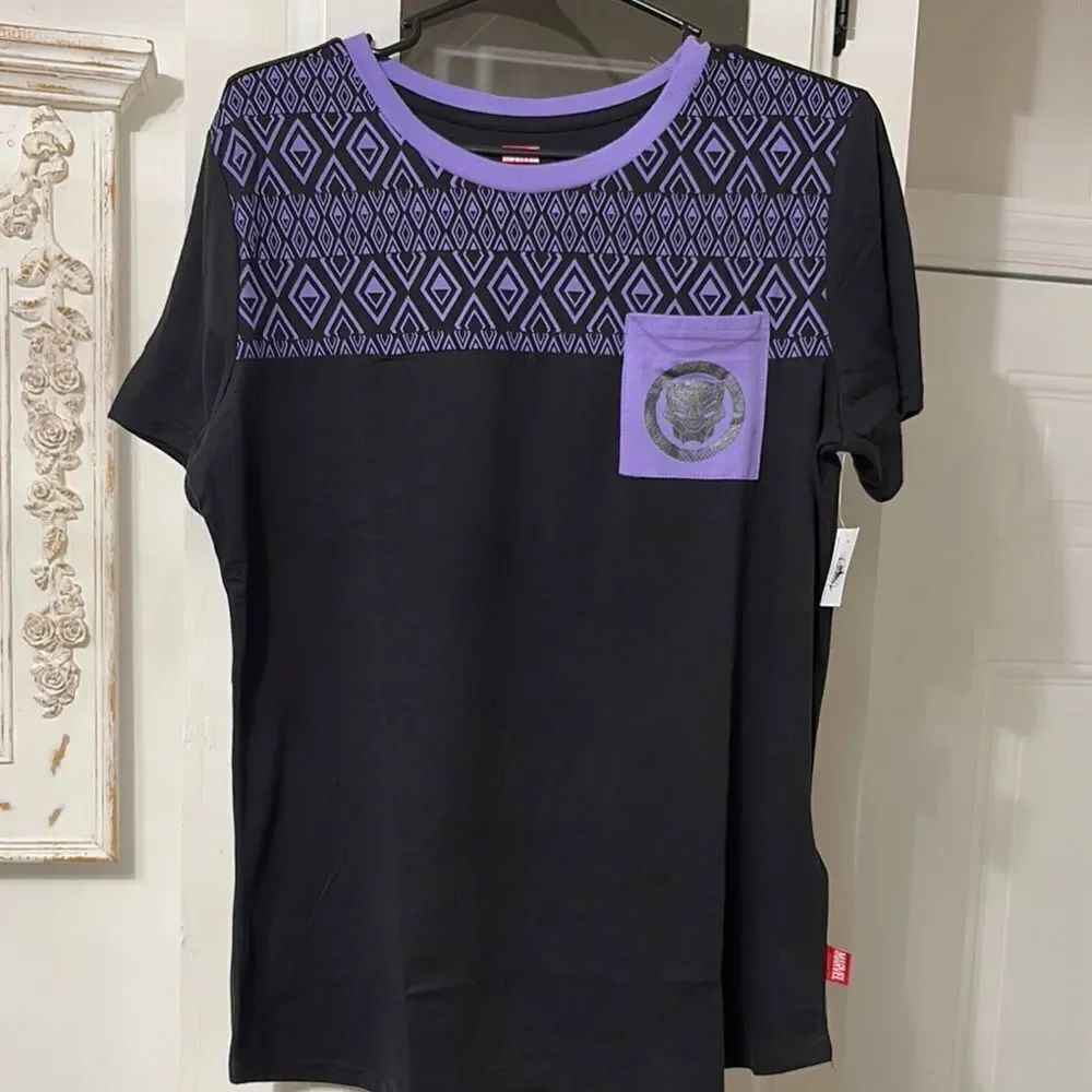 NWT Marvel Black Panther Wakanda Forever Women’s Black and Purple T-Shirt